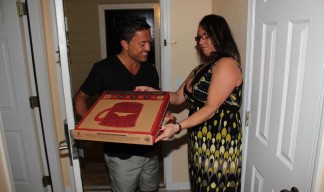 delivery man gets lucky with busty mom